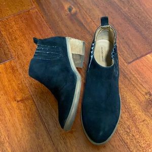 Melrose and Market black suede ankle boot wood 5.5